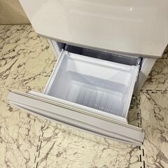  18980  SHARP 一人暮らし2D冷蔵庫 2018年製 167L ◆大阪市内・東大阪市他 6,000円以上ご購入で無料配達いたします！◆ ※京都・高槻・枚方方面◆神戸・西宮・尼崎方面◆生駒方面、大阪南部方面　それぞれ条件付き無料配送あり！            