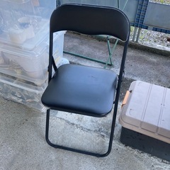 折りたたみパイプ椅子