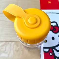 非売品マクドナルドとサンリオの水筒の画像