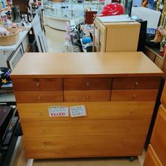 【値下げ】キャスター付きチェスト★傷あり、キャスター、家具 収納家具  タンス、衣類収納【浜村鹿野温泉ICから3分 買取本舗 宮本リサイクル 営業時間9～19時 定休日水曜のみ←連絡できませんm(_ _)m】の画像