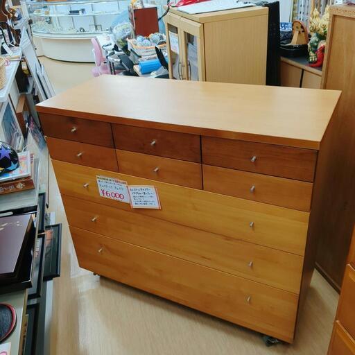 【値下げ】キャスター付きチェスト★傷あり、キャスター、家具 収納家具  タンス、衣類収納【浜村鹿野温泉ICから3分 買取本舗 宮本リサイクル 営業時間9～19時 定休日水曜のみ←連絡できませんm(_ _)m】