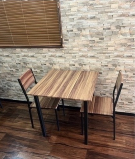 シンプルな木目調　ダイニングセット