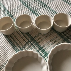 陶器　カップ　竹かごの画像