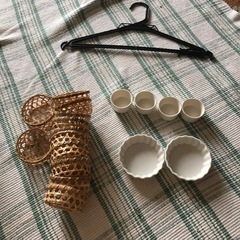 陶器　カップ　竹かごの画像