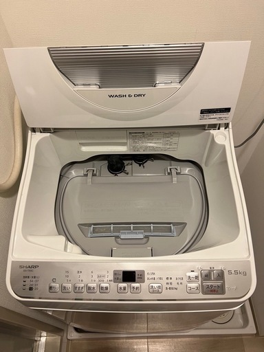 【予約済み】洗濯機乾燥機 - SHARP ES-TX5C-S、2018年モデル 565x590x985。 Washing machin