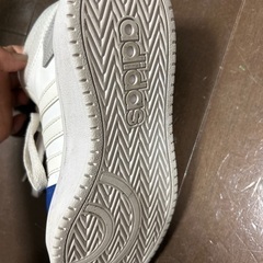 adidas スニーカー　22センチの画像