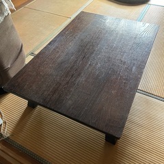 無料！テーブルとタンス、本棚の画像