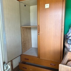 無料！テーブルとタンス、本棚