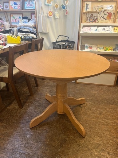 テーブル　家具