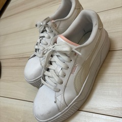 PUMA 厚底スニーカーの画像