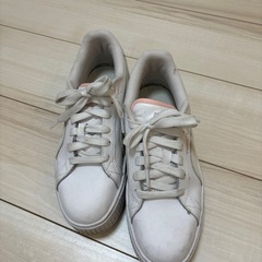 PUMA 厚底スニーカー