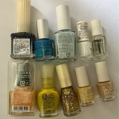 ネイル 青 白 黄色 ゴールド オレンジ ベージュ マニキュア ラメ キラキラの画像