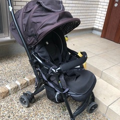コンビ　ベビーカーの画像