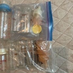 哺乳瓶15本　ビジョン　母乳実感　哺乳瓶除菌ケースの画像