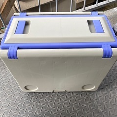 クーラーボックス　テーブル付