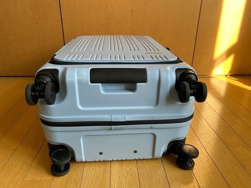 スーツケース
