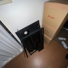 受け渡し予定者有)組み立て机の画像