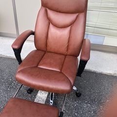 超美品　オフィスチェア　社長椅子　リクライニング　フットレスト付