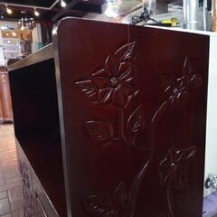 民芸家具調 レトロ 収納棚/電話台 幅68cm 透かし彫り 赤茶系 シェルフ キャビネット 収納家具 アンティーク家具 札幌市東区 新道東店の画像