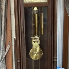 アンティーク風柱時計の画像