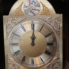 アンティーク風柱時計の画像