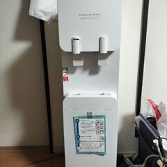 お値下します。ウォーターサーバー&水ボトル新品1本付き