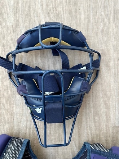 《8/4早速値下げ》【草野球一式】金属バット、キャッチャーミット、レガース、プロテクター、面、新球A球10球前後、ロジンバック