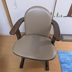 12/8まで。あげます 肘付きハイバック回転椅子1脚 座面に傷あり