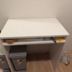 白い机/テーブルの画像