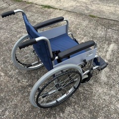 折りたたみ車椅子の画像