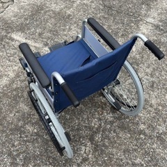 折りたたみ車椅子の画像