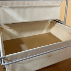【無料でお譲りします】無印の帆布バスケット付き収納ラックの画像