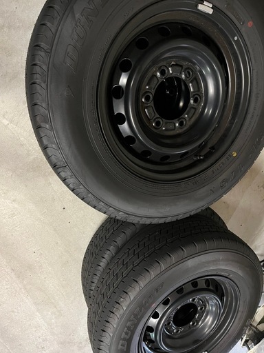 ハイエースホイールタイヤ4本セット