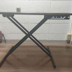 ブラウンの高さ調整 テーブルの画像