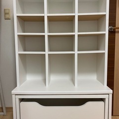 本棚　おもちゃ箱　机　子供部屋