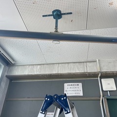 小学校教室雨漏り受け板金工事・大阪府枚方市