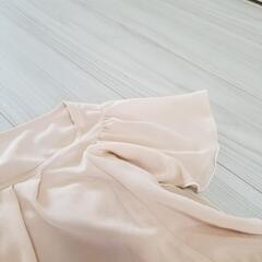 くすみピンクの袖が可愛いmysty womanのカットソーの画像