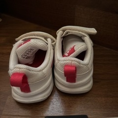 adidas ピンクの画像