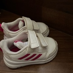adidas ピンクの画像