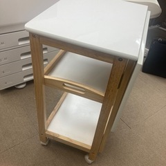 オフィス用、キッチン用移動式ラック差し上げます