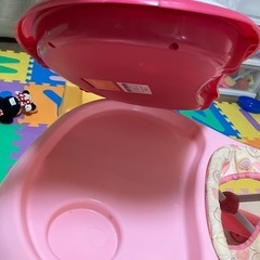 無料に！ 歩行器　ピンク　お食事の画像