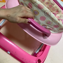 無料に！ 歩行器　ピンク　お食事の画像
