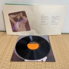 中島みゆきLPレコード2枚の画像