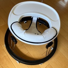 赤ちゃん歩行器の画像