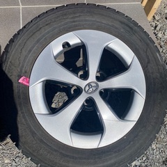 純正品プリウススタッドレスタイヤの画像