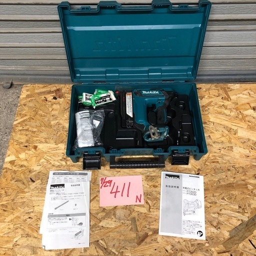 【に.ec】北海道旭川市発マキタ makita PT353D 緑 グリーン 充電式ピンタッカ 大工 専用ケース ピンネイル付き 本体のみ 保護メガネ有り 説明書 引退品