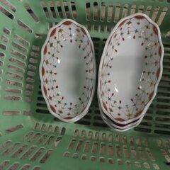 お洒落な器、金仕上げ、５枚組１９ｘ１０，５ｘ５，５、深鉢