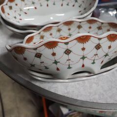 お洒落な器、金仕上げ、５枚組１９ｘ１０，５ｘ５，５、深鉢の画像