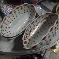 お洒落な器、金仕上げ、５枚組１９ｘ１０，５ｘ５，５、深鉢の画像
