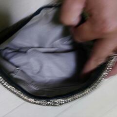 きらきら黒バッグの画像